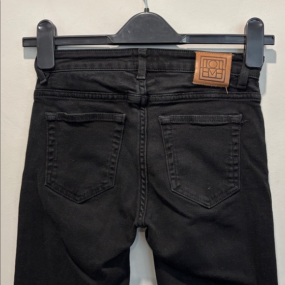 Totême Original slim straight fit black jeans. 🖤 - Picture 10 of 14